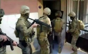 İzmir'de suç örgütüyle bağlantılı kamu görevlilerine operasyon!