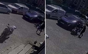 İzmir'de trafikte dehşet: Motosiklet sürücüsünü darp etti, o anlar kamerada!