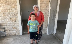 İzmir'deki yangında evini kaybetmişti; afet konutlarındaki yeni evi için gün sayıyor