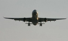 İzmir uçağında bomba paniği