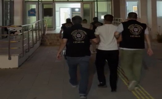 İzmir’de 280 bin sentetik ecza ele geçirildi; 3 gözaltı