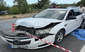 İzmir’de iki araç çarpıştı: 1 ölü, 5 yaralı