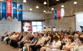 İzmir’deki uluslararası eleştirel eğitim zirvesi başladı