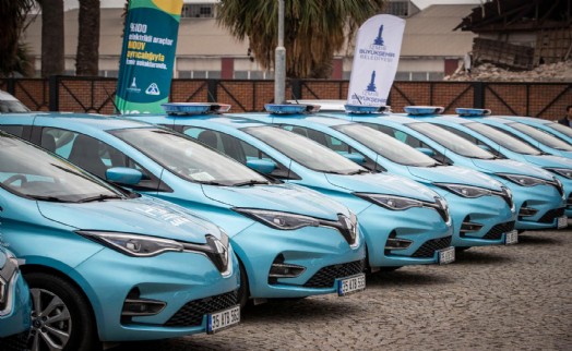 İzmir’in elektrikli araç filosuyla 25 milyonluk tasarruf