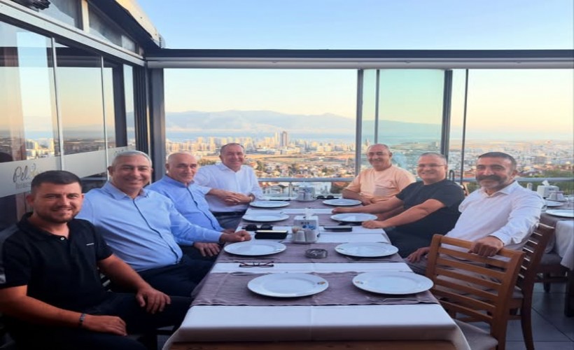 İzmir'de yeni parti hareketliliği... Başkanlardan kritik buluşma