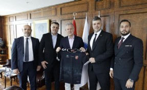 Karşıyaka'da ilk hedef transfer yasağı