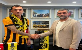 Karşıyaka'dan ayrılan İlyas imzayı Bayburt'a attı
