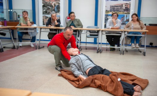 Karşıyaka’da afetlere karşı gönüllü seferberliği büyüyor