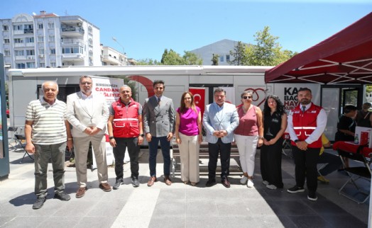 Karşıyaka’da anlamlı kampanya: Mahallenin gücü kan bağışıyla büyür!