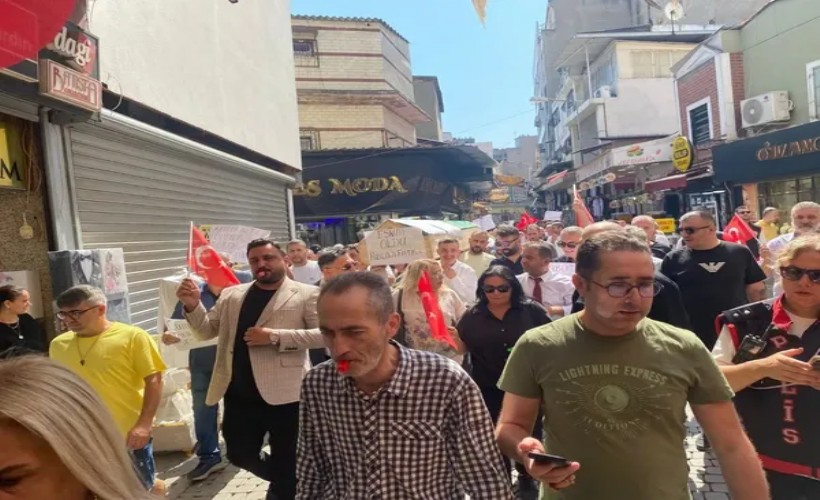 Kemeraltı esnafından Cemil Tugay'a 'tabutlu' Çankaya Otoparkı protestosu!