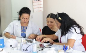 Konaklı kadınlar ücretsiz kurslarla meslek öğreniyor
