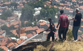 Kütahya Kalesi duman altında kaldı!