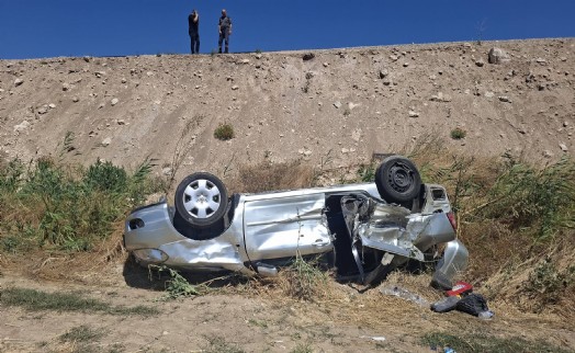 Kütahya'da korkutan kaza! İki otomobil kavşakta çarpıştı