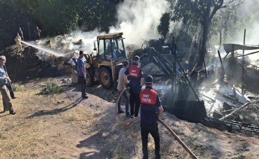 Kütahya’da ahır yangını: 2 büyükbaş hayvan telef oldu