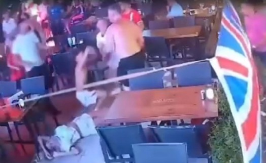 Marmaris'te restoranda İngiliz çiftin kavgası kamerada