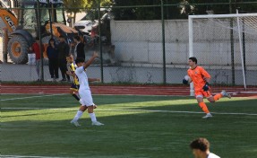 Menemen FK'da kaleci Alp profesyonel oldu