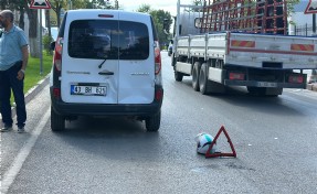Motosikletle hafif ticari araç çarpıştı; 2 yaralı