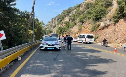 Muğla'da zincirleme kaza: Yola fırlayan genç kurtarılamadı!