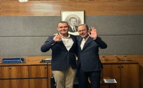 Otizmli yüzücü Tuna Tunca'ya Kasapoğlu'ndan tebrik