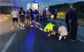 Otomobil motosiklete çarptı, araçlar şarampole uçtu! 1'i ağır 5 yaralı