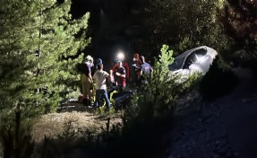 Otomobil motosiklete çarptı, araçlar şarampole uçtu! 1'i ağır 5 yaralı