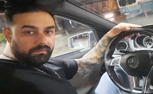 İzmir’de otomobilde bıçaklı kavga: 2 çocuk babası hayatını kaybetti