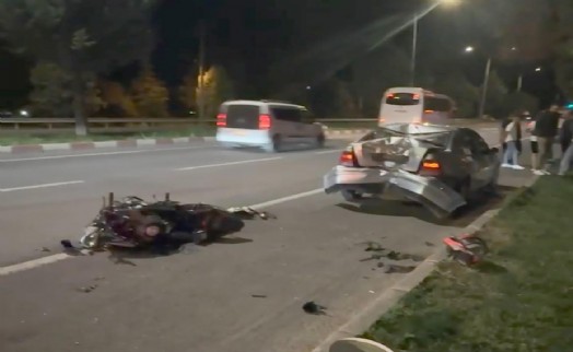 Otomobile çarpan motosikletin sürücüsü ağır yaralandı
