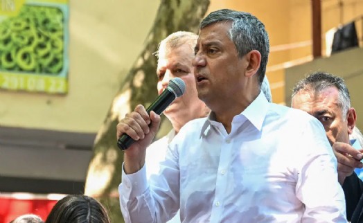 Özgür Özel'den operasyonlara ilişkin çarpıcı iddia: 'Savcılarla mülakat yapıyorlar'