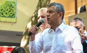 Özgür Özel'den operasyonlara ilişkin çarpıcı iddia: 'Savcılarla mülakat yapıyorlar'