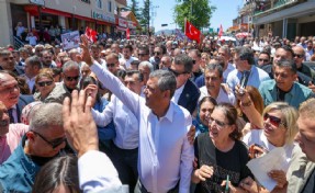 Özgür Özel'e Adanalı yurttaşlardan yoğun ilgi