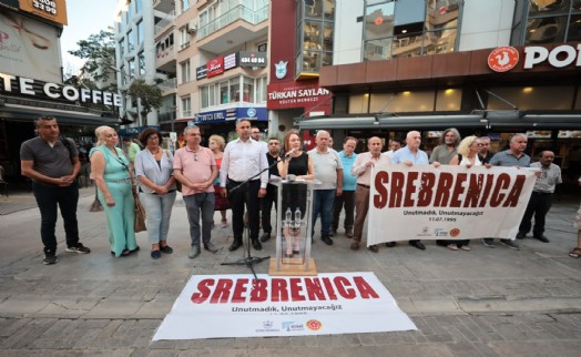 Srebrenitsa’da katledilen canlar Konak’ta anıldı