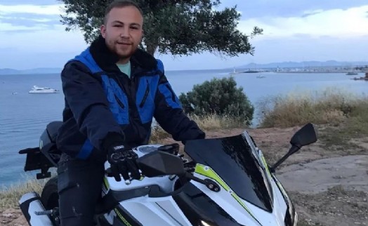 Takla atan motosikletin genç sürücüsü kurtarılmadı