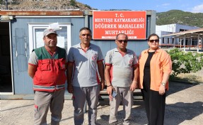 Temizlik işçileri, buldukları içi para ve ziynet dolu çantayı sahibine ulaştırdı