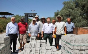 Tire'de  kırsal kalkınma hamlesi: 20 bin metrekare kilit parke taşı desteği