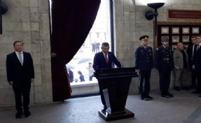 YENİ Parti'nin ilk ziyareti Anıtkabir'e... Özgür Özel: Kuşatılan mirasınızı koruma görevi bize emanettir