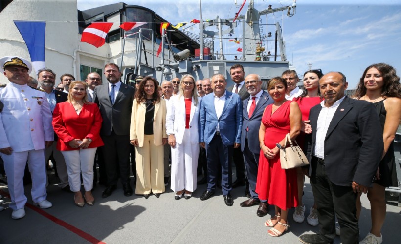 'Karşıyaka Gemisi'nde Zafer Bayramı coşkusu