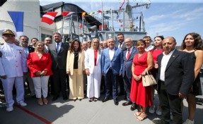 'Karşıyaka Gemisi'nde Zafer Bayramı coşkusu