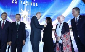 AK Parti'de bir ilk! Rozetini Erdoğan taktı, tarihe geçti