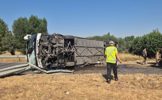 Afyon'da feci kaza! Yolcu otobüsü devrildi: 22 yaralı