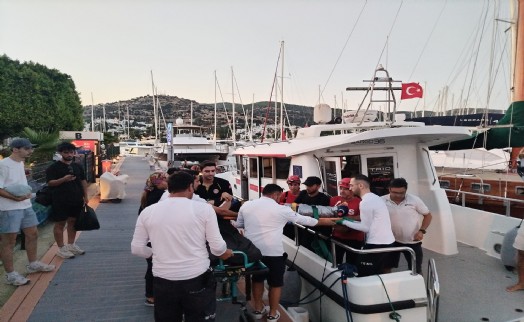 Akvaryum Koyu’nda yaralanan genç, deniz ambulansıyla kurtarıldı