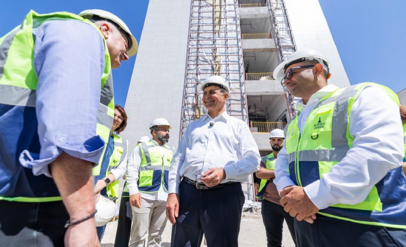 Başkan Tugay, Eşrefpaşa Hastanesi’nin yeni binasını inceledi; Hedef: 2027