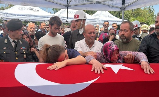 Bitlis'te kazada hayatını kaybeden uzman çavuş, Manisa'da toprağa verildi