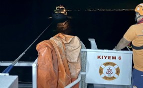Bodrum'da makine arızası nedeniyle sürüklenen tekne kurtarıldı