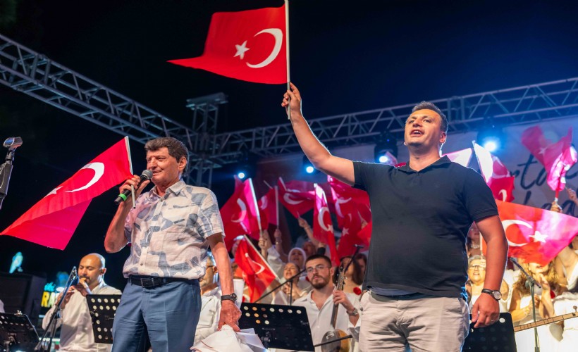 Bornova'da Zafer Coşkusu notalara döküldü: Büyükpark’ta muhteşem gece