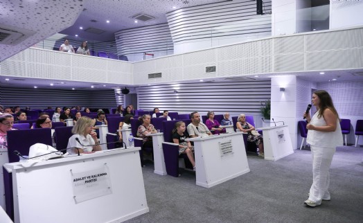 Buca Belediyesi’nden çocukların okul hayatına ışık tutan seminer