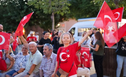 Buca’da 30 Ağustos’a yürüyüş, zeybek ve futbol damgası