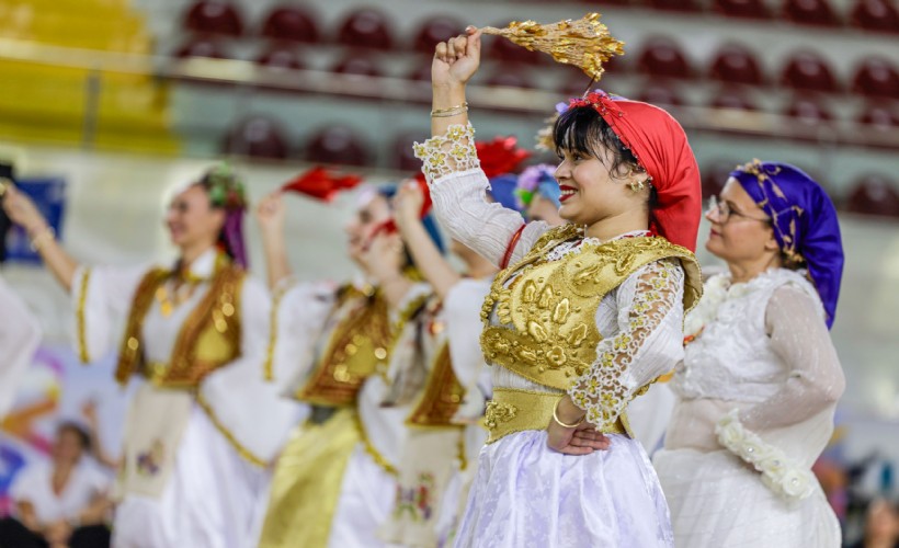 Büyükşehir’in Balkan dansları kursunda coşkulu final