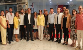 CHP'den istifa etmişti: Belediye Başkanı meclis üyeleriyle YENİ Parti'ye katıldı