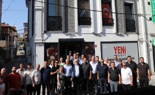 CHP’den istifa etmişti: Belediye Başkanı ve 19 meclis üyesi YENİ Parti’ye katıldı