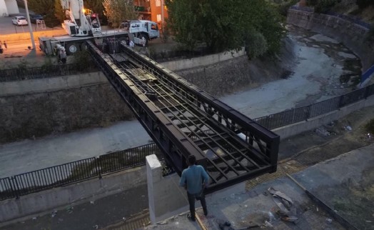 Bostanlı Deresi'ne yaya köprüsü: 10 dakikalık yol 1 dakikaya inecek
